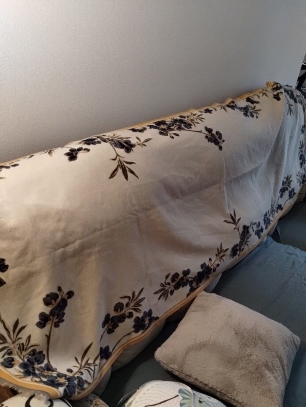 Hand Woven Reversible Floral Runner; Feels Like Cashmere Or Murano Sz 27 By 72